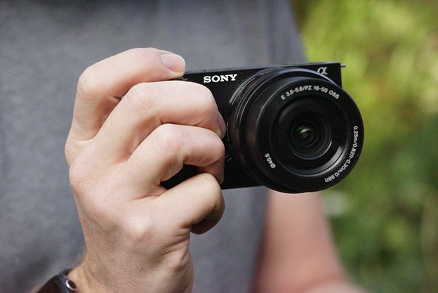 بهترین دوربین سونی برای مبتدیان و ولاگری : Sony ZV-E10