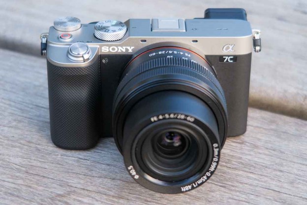 بهترین دوربین کامپکت فول فریم سونی : Sony A7C
